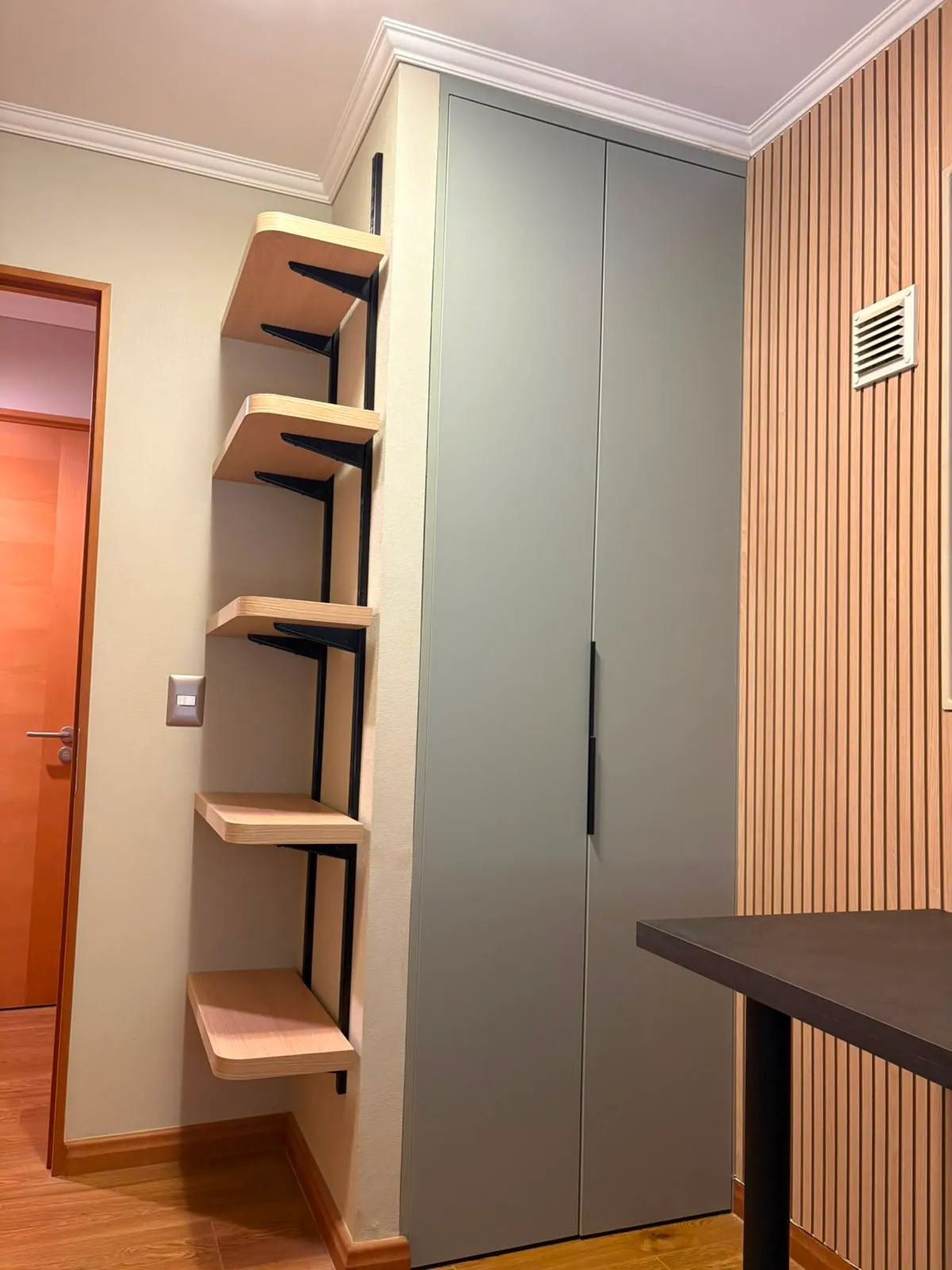 Mueble de guardado y acceso